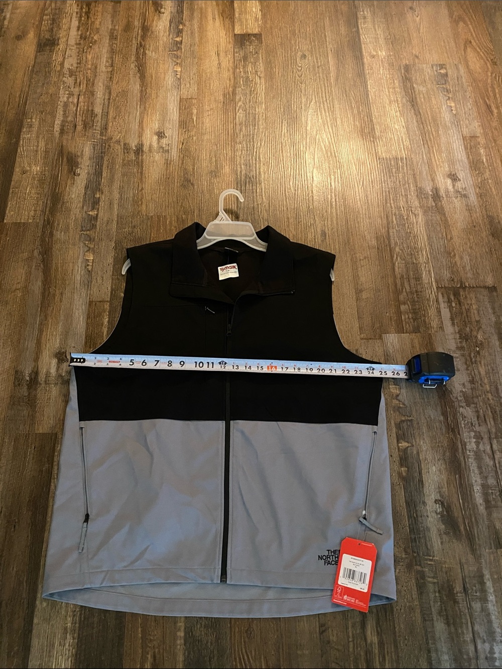 The North Face Men’s Black and Light Gray Two-Tone Vest